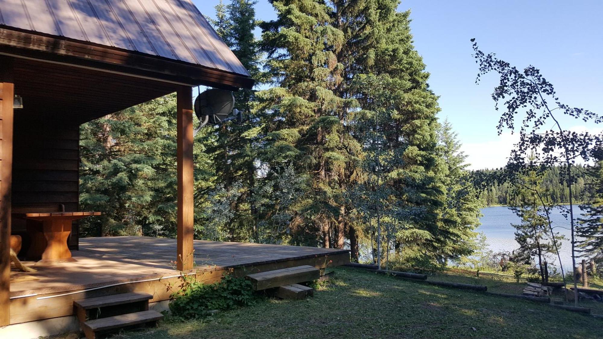 Wettstone Guest Ranch Bed & Breakfast Bridge Lake Стая снимка