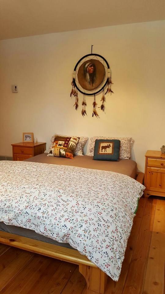 Wettstone Guest Ranch Bed & Breakfast Bridge Lake Стая снимка