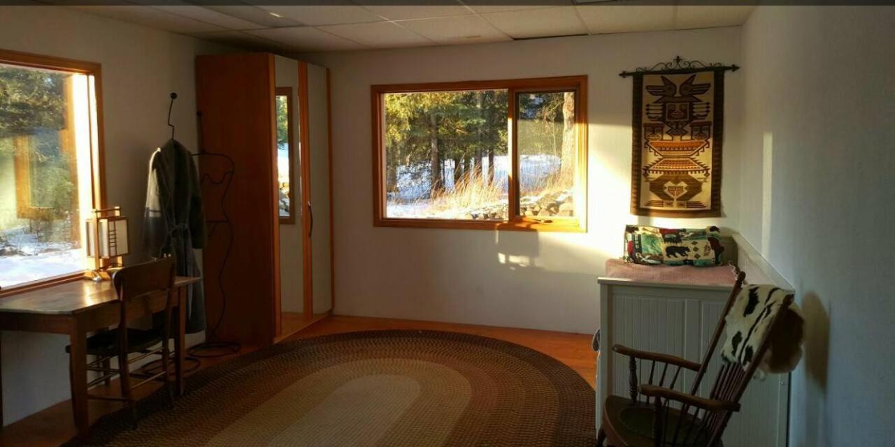 Wettstone Guest Ranch Bed & Breakfast Bridge Lake Стая снимка