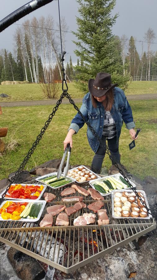 Wettstone Guest Ranch Bed & Breakfast Bridge Lake Екстериор снимка