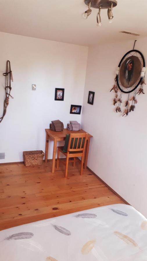 Wettstone Guest Ranch Bed & Breakfast Bridge Lake Екстериор снимка