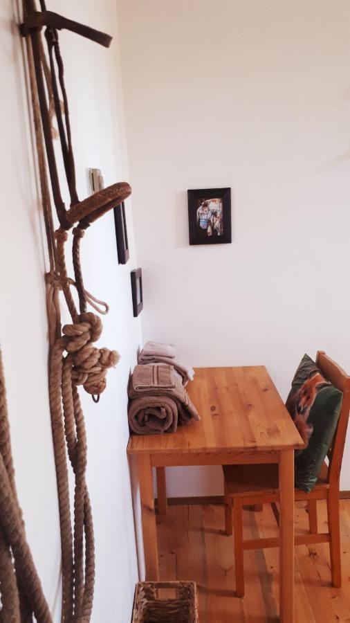 Wettstone Guest Ranch Bed & Breakfast Bridge Lake Екстериор снимка