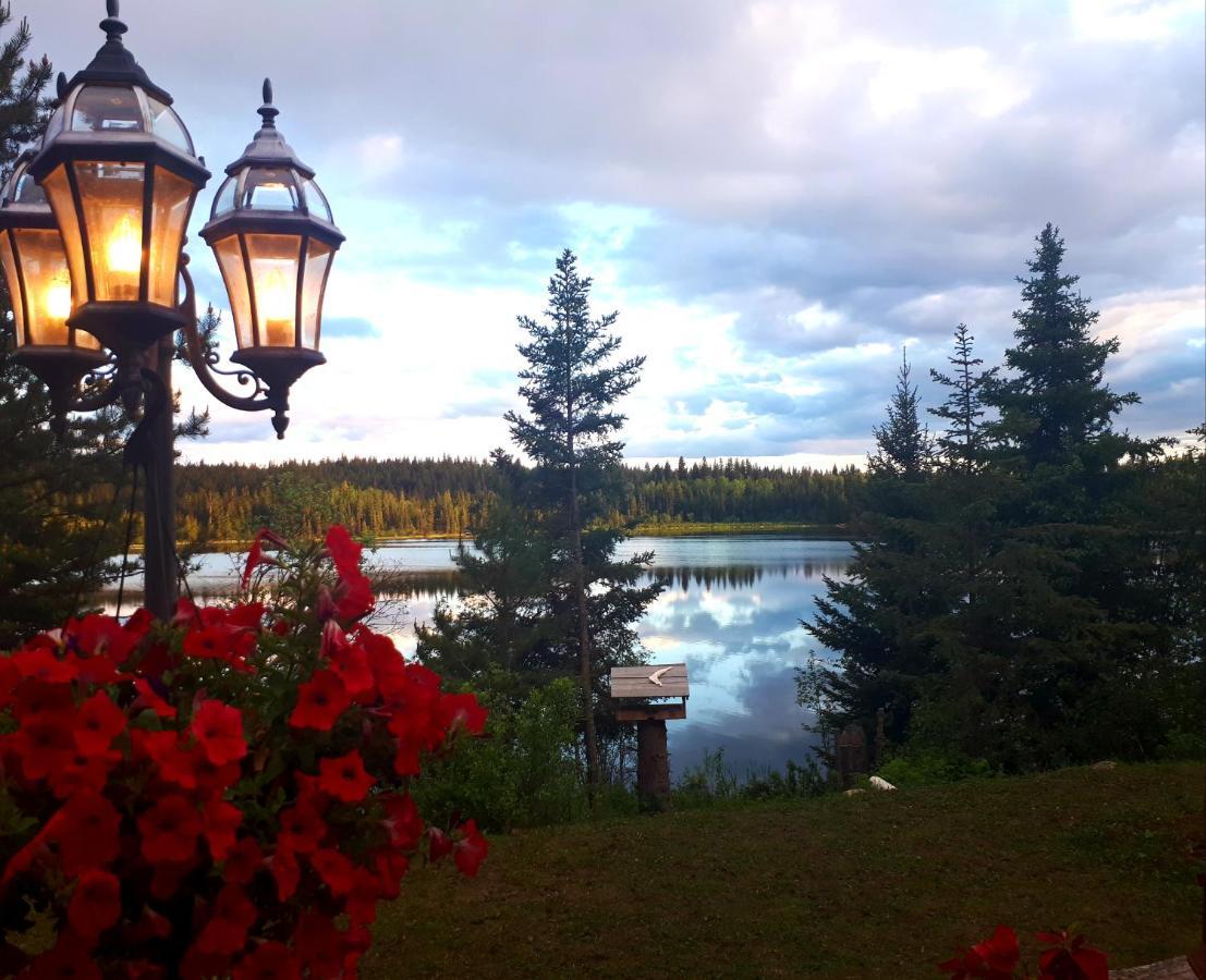 Wettstone Guest Ranch Bed & Breakfast Bridge Lake Екстериор снимка