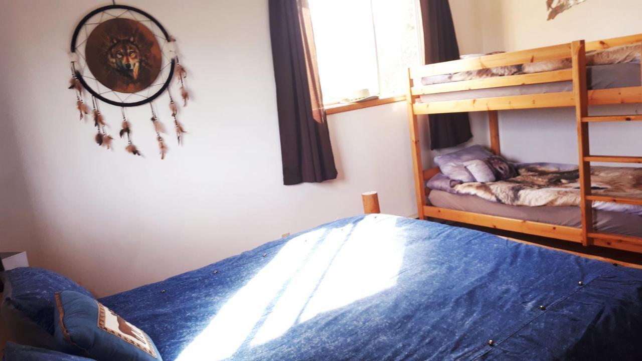 Wettstone Guest Ranch Bed & Breakfast Bridge Lake Екстериор снимка