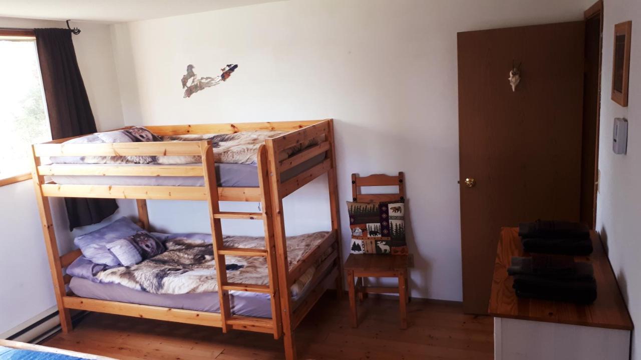 Wettstone Guest Ranch Bed & Breakfast Bridge Lake Екстериор снимка